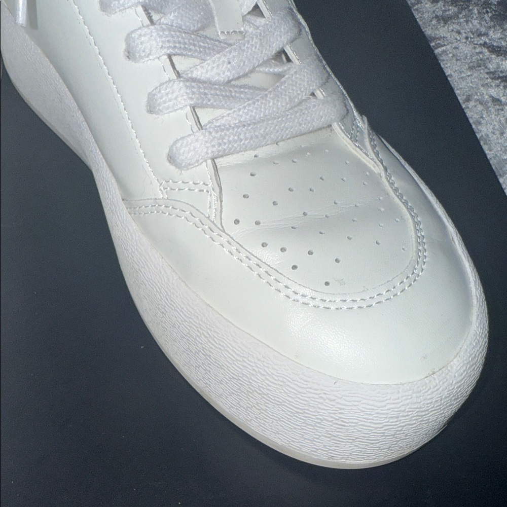 Vintage Havana Cream Leather Sneakers - Picture 3 of 9